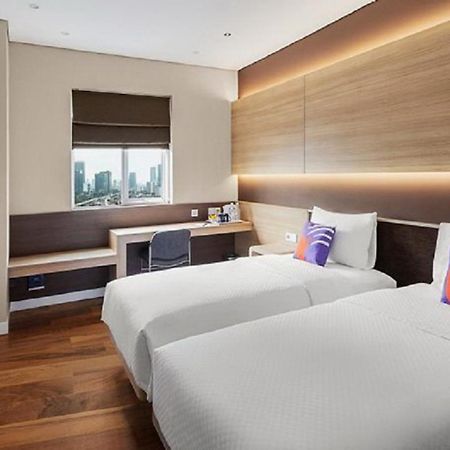 Fox Lite Grogol Jakarta Buitenkant foto